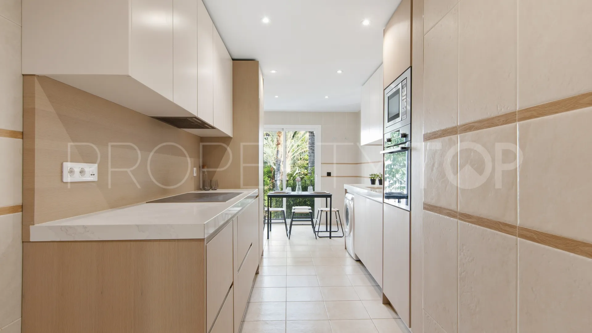 Buy apartment in Montebello Hills with 3 bedrooms
