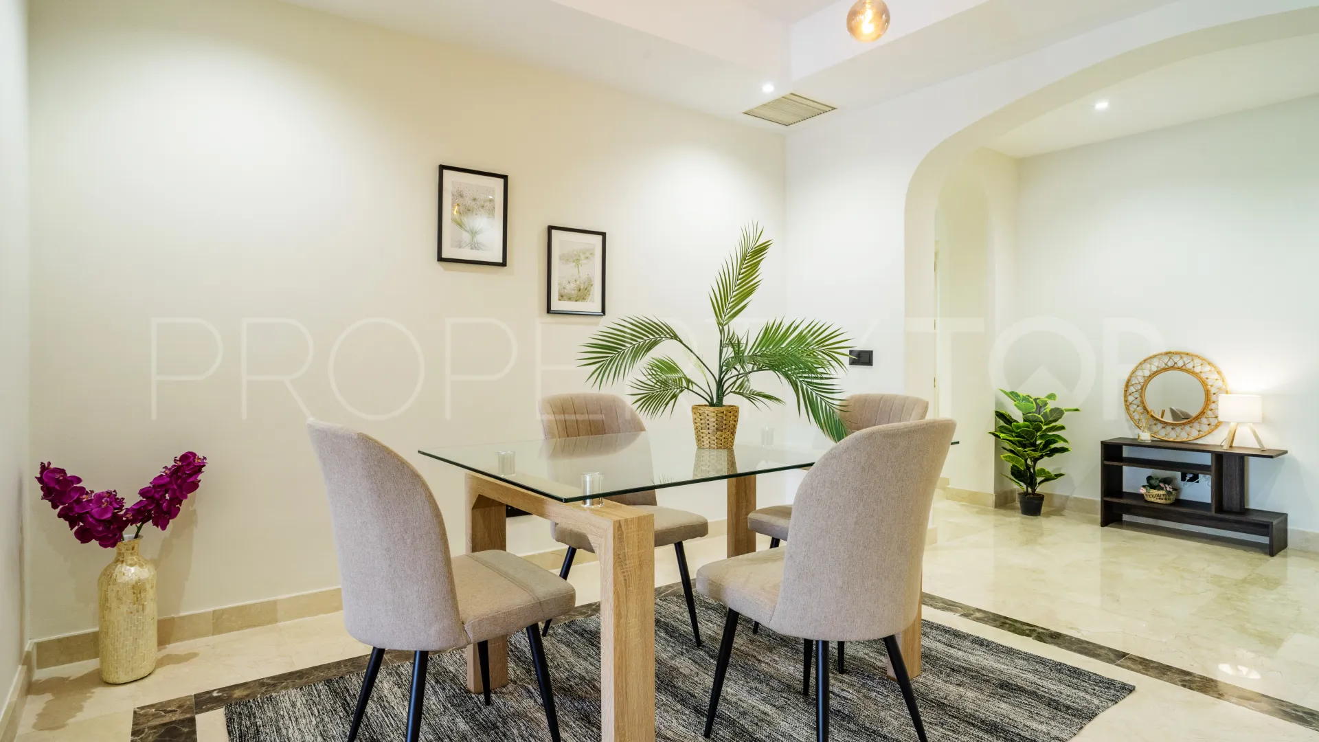 Buy apartment in Montebello Hills with 3 bedrooms