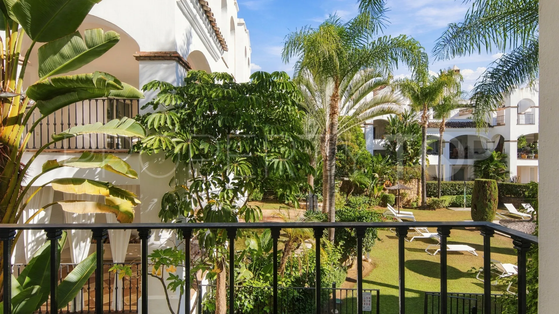 Buy apartment in Montebello Hills with 3 bedrooms
