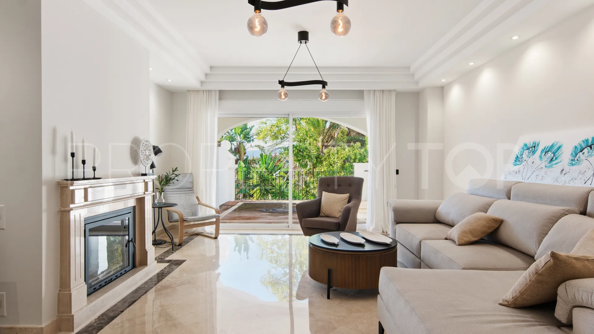Buy apartment in Montebello Hills with 3 bedrooms