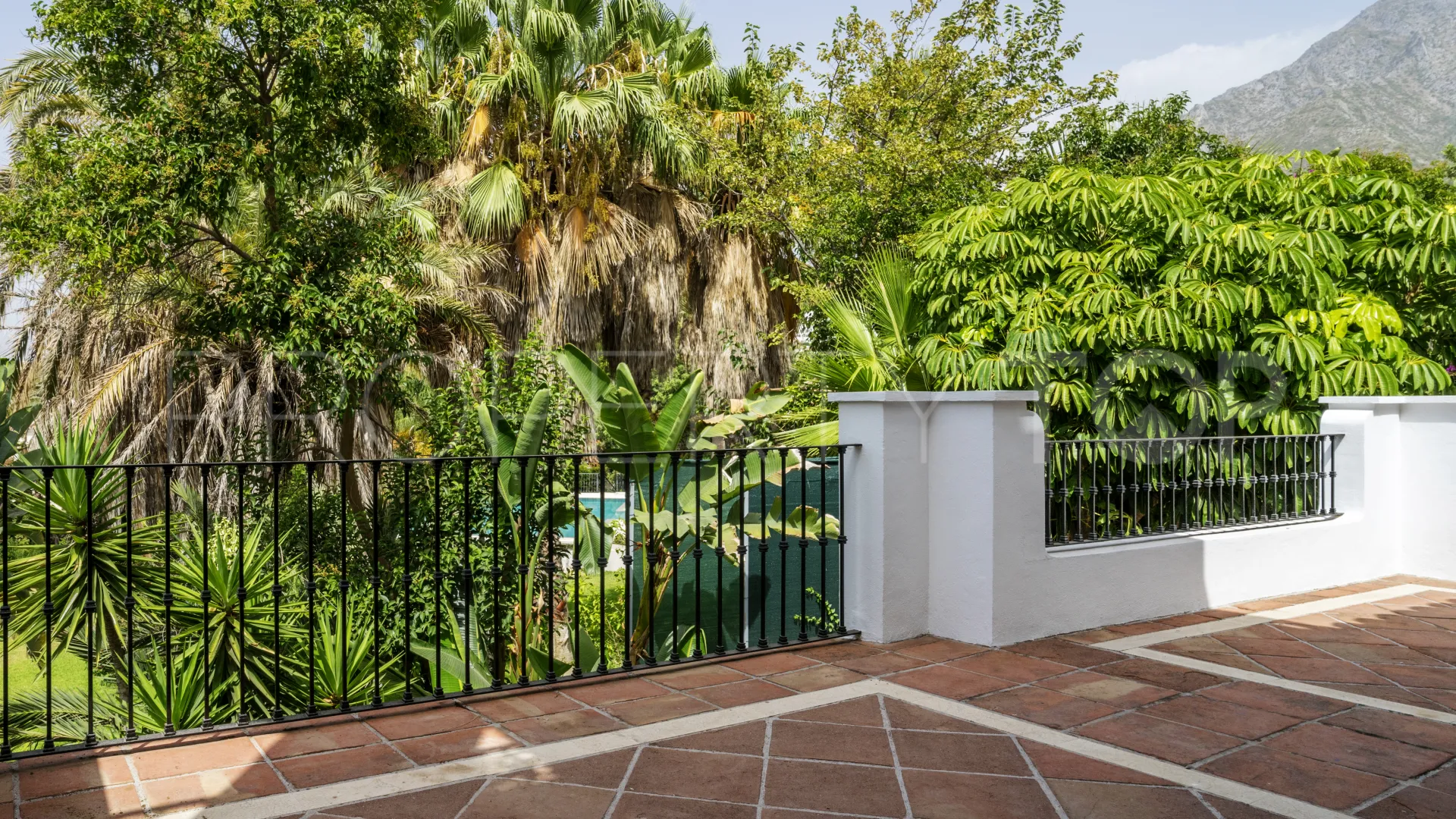 Buy apartment in Montebello Hills with 3 bedrooms