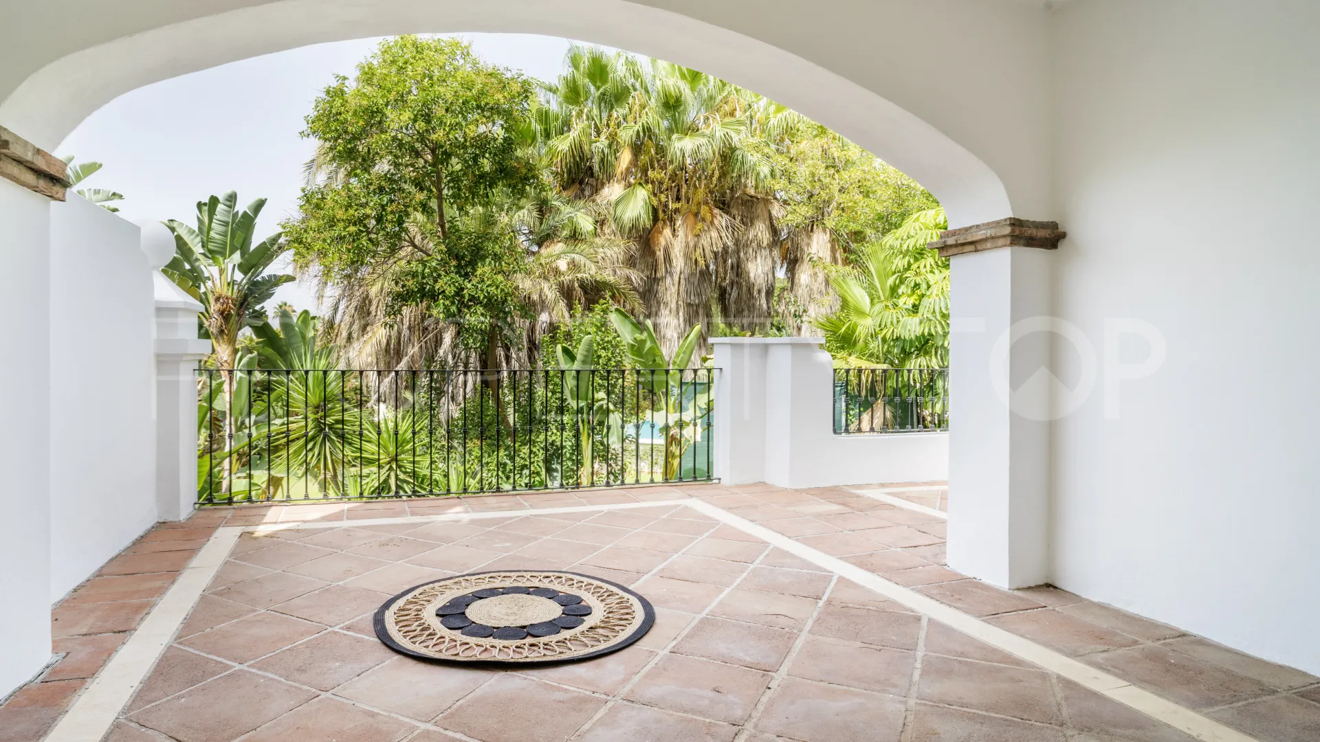 Buy apartment in Montebello Hills with 3 bedrooms
