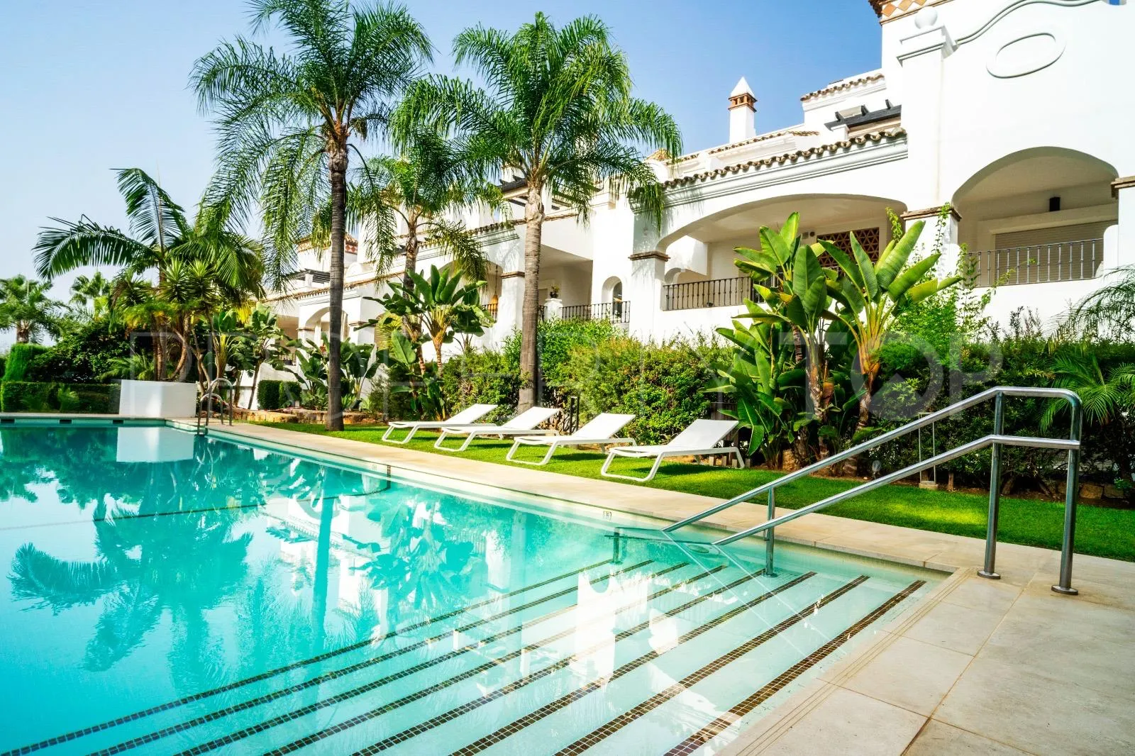 Buy apartment in Montebello Hills with 3 bedrooms