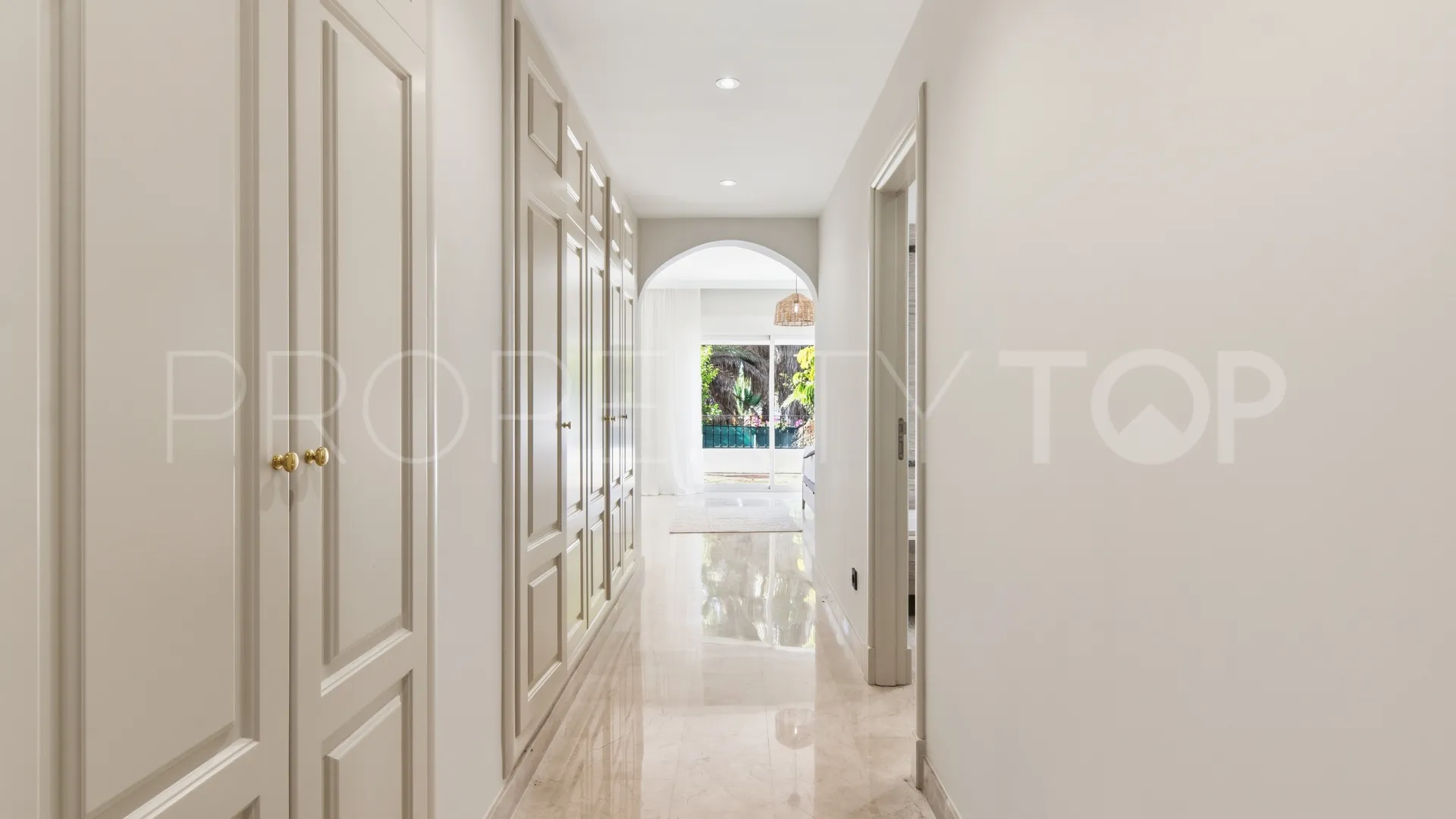 Buy apartment in Montebello Hills with 3 bedrooms