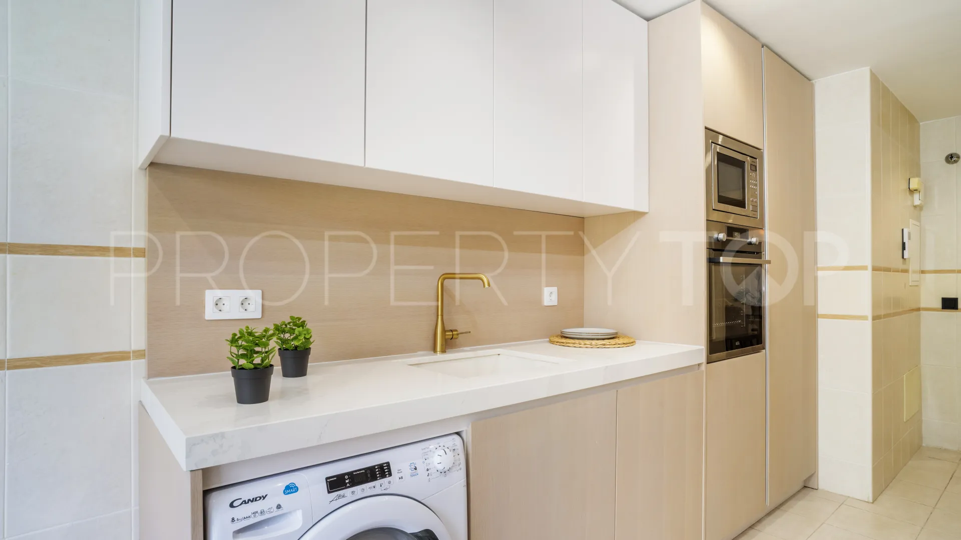 Buy apartment in Montebello Hills with 3 bedrooms