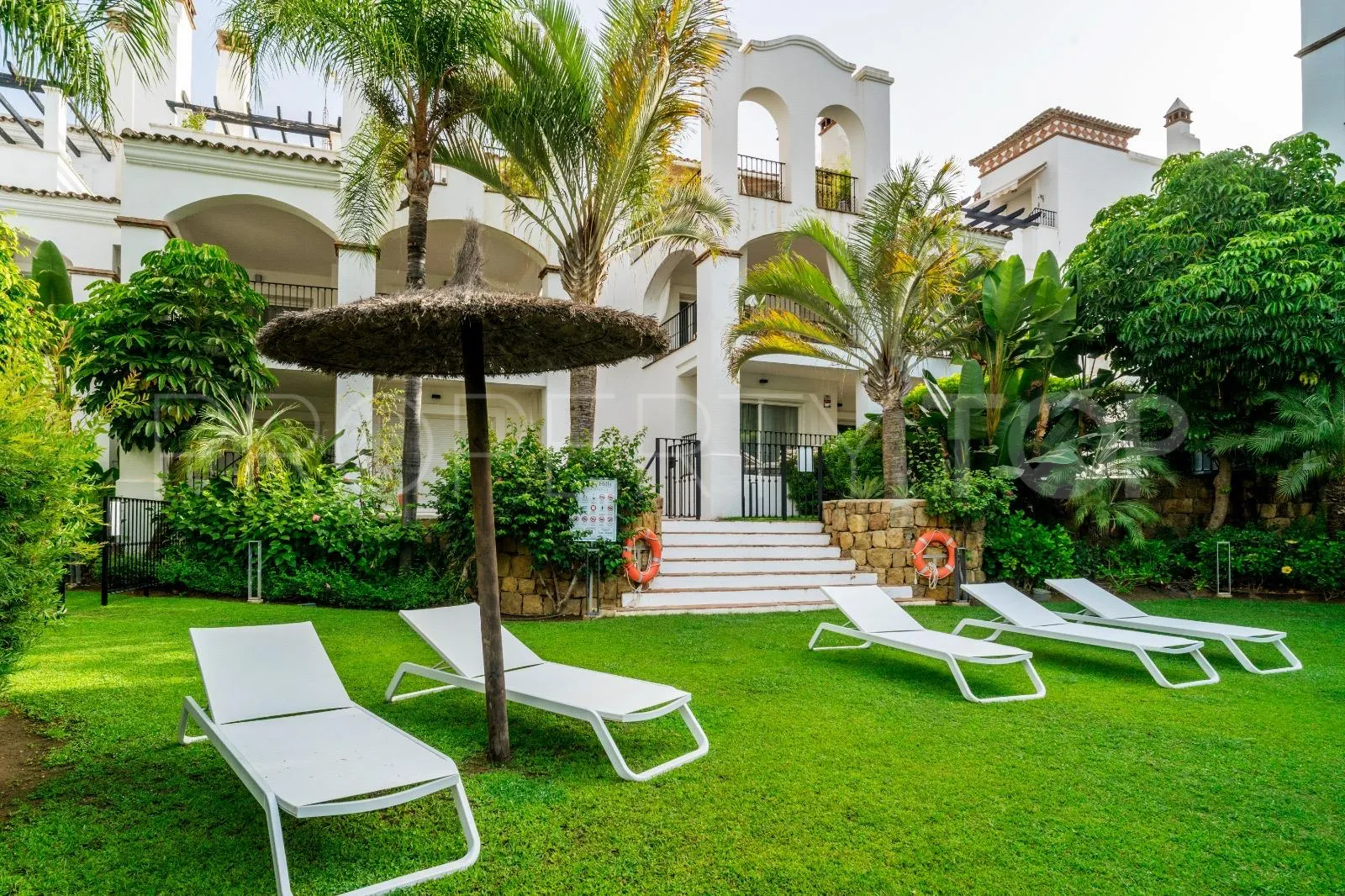 Buy apartment in Montebello Hills with 3 bedrooms