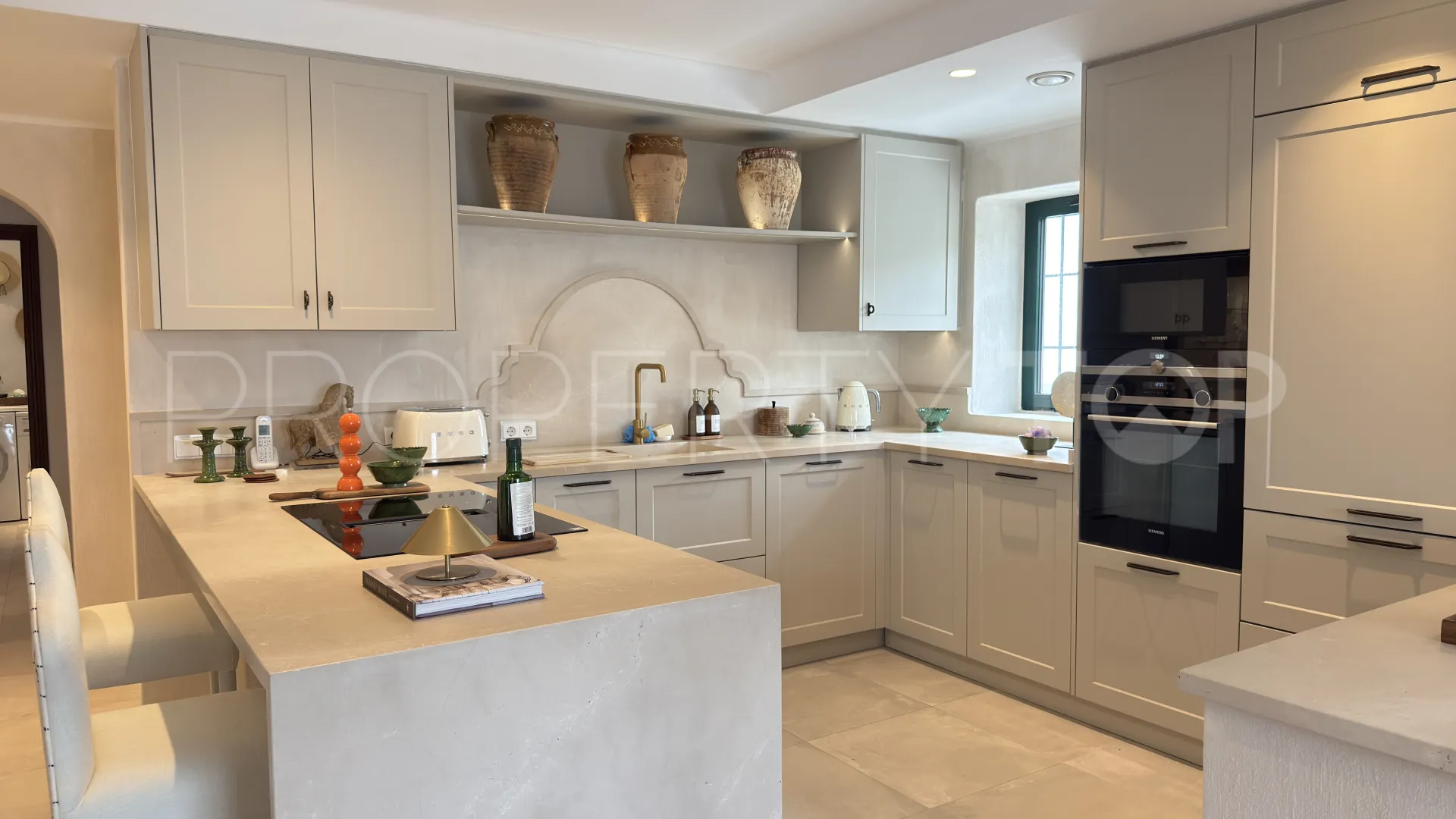 For sale villa in El Madroñal with 6 bedrooms