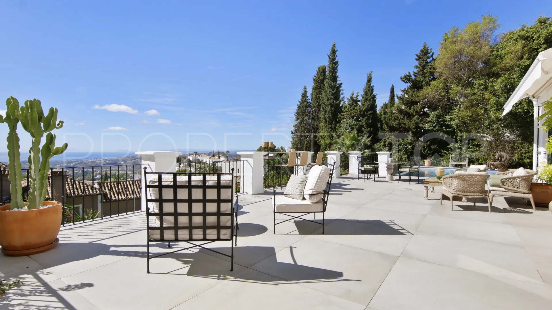 For sale villa in El Madroñal with 6 bedrooms