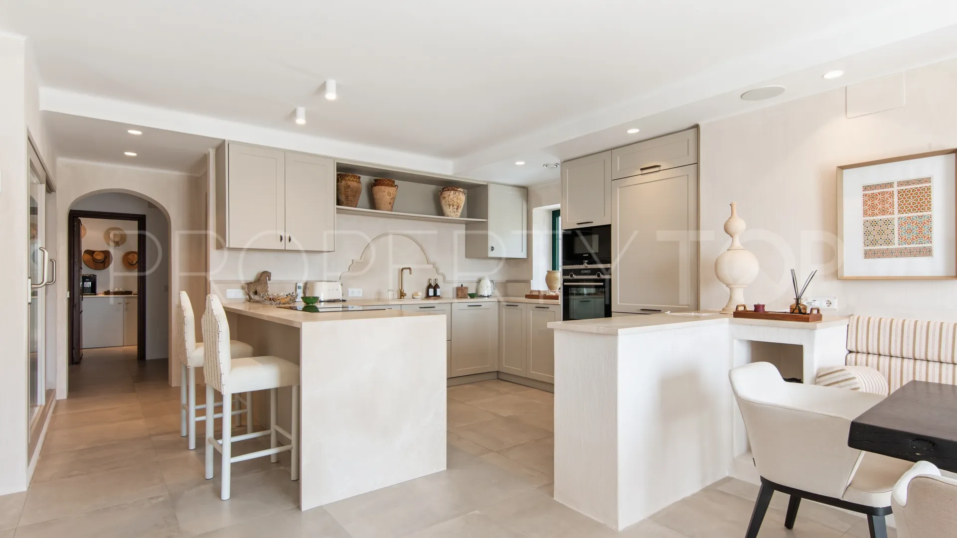For sale villa in El Madroñal with 6 bedrooms