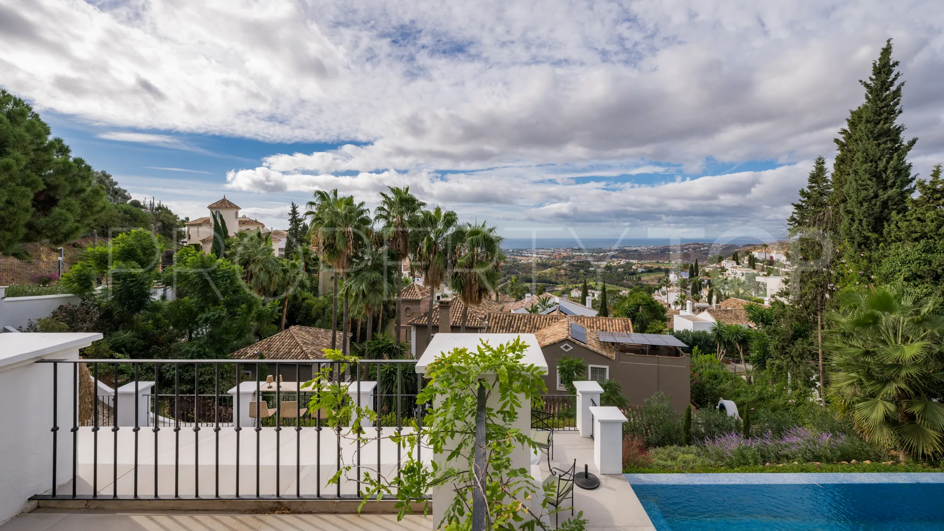 For sale villa in El Madroñal with 6 bedrooms