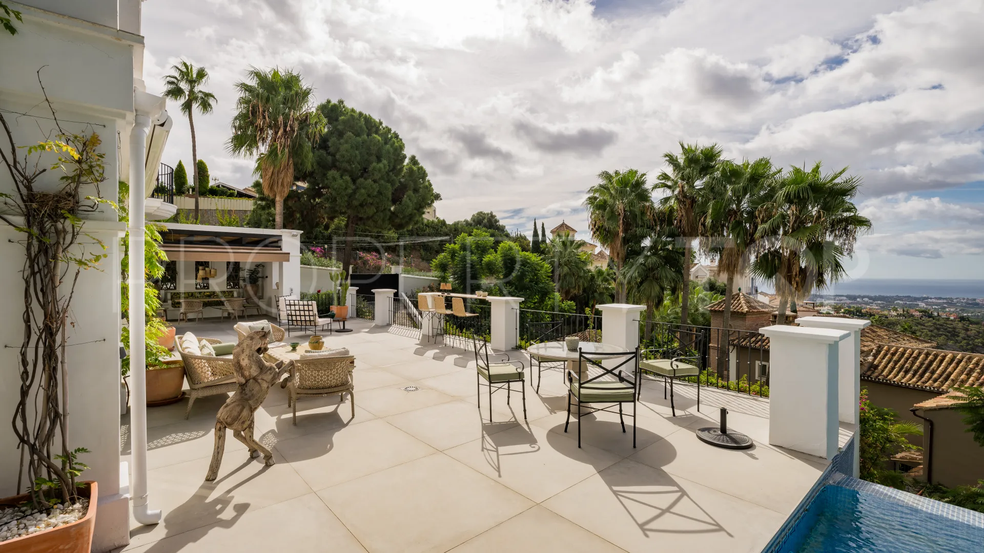 For sale villa in El Madroñal with 6 bedrooms