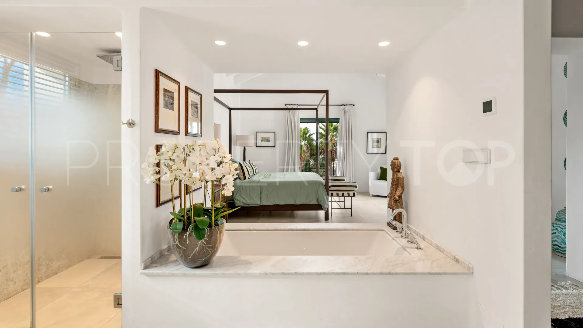 For sale villa in El Madroñal with 6 bedrooms