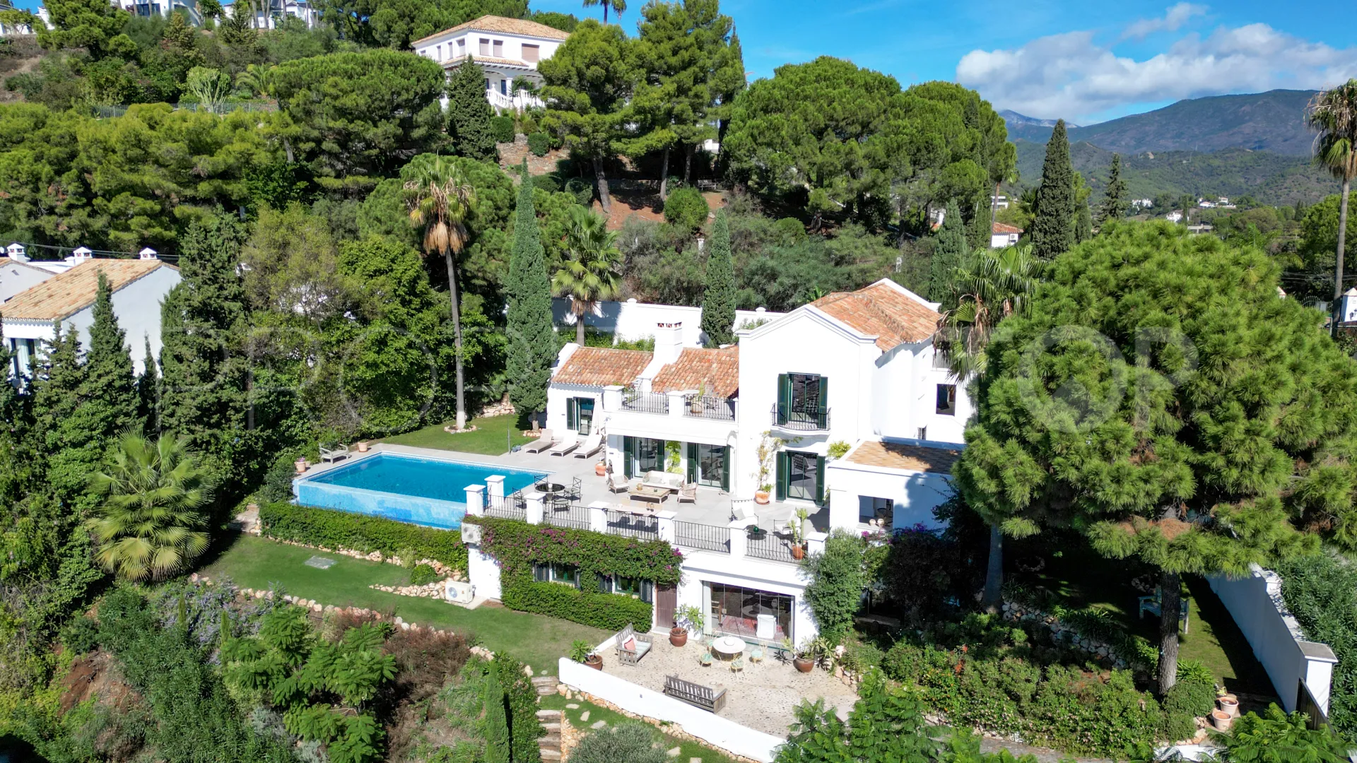 For sale villa in El Madroñal with 6 bedrooms