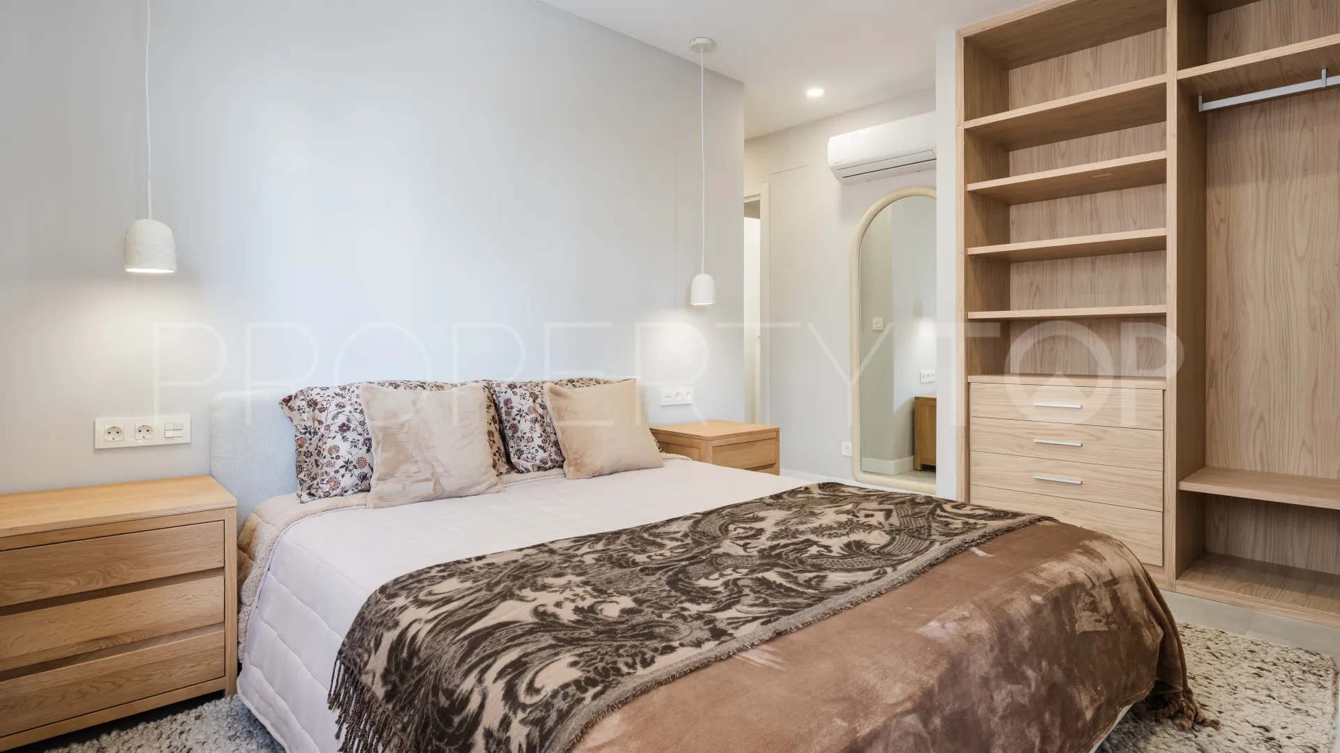 Se vende apartamento en Estepona Ciudad de 3 dormitorios