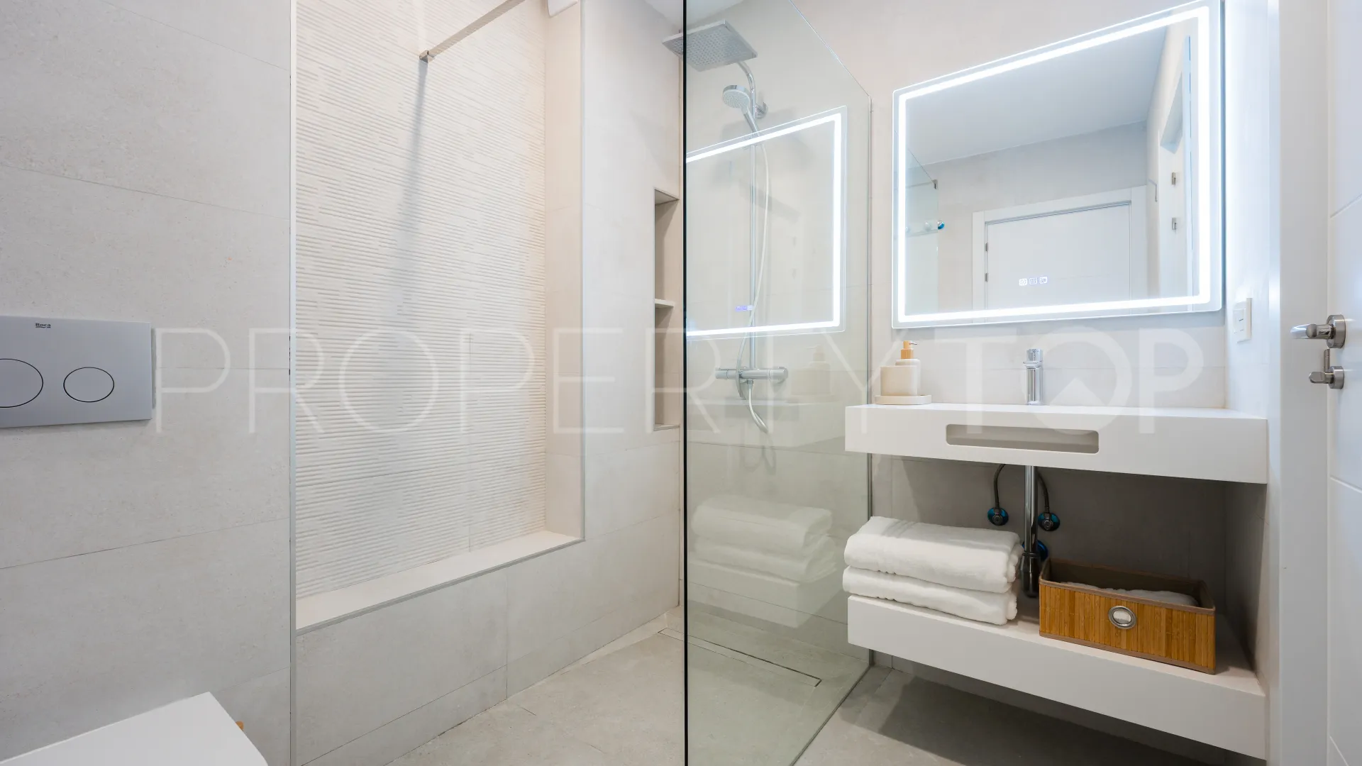 Se vende apartamento en Estepona Ciudad de 3 dormitorios