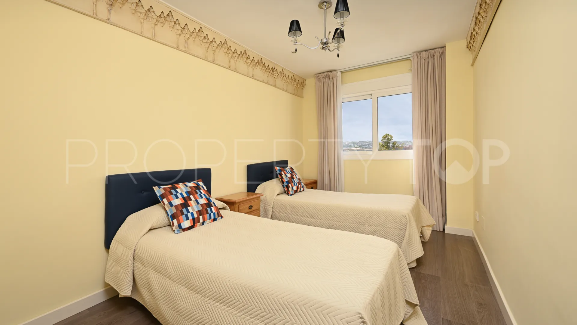 For sale Fuengirola 4 bedrooms apartment