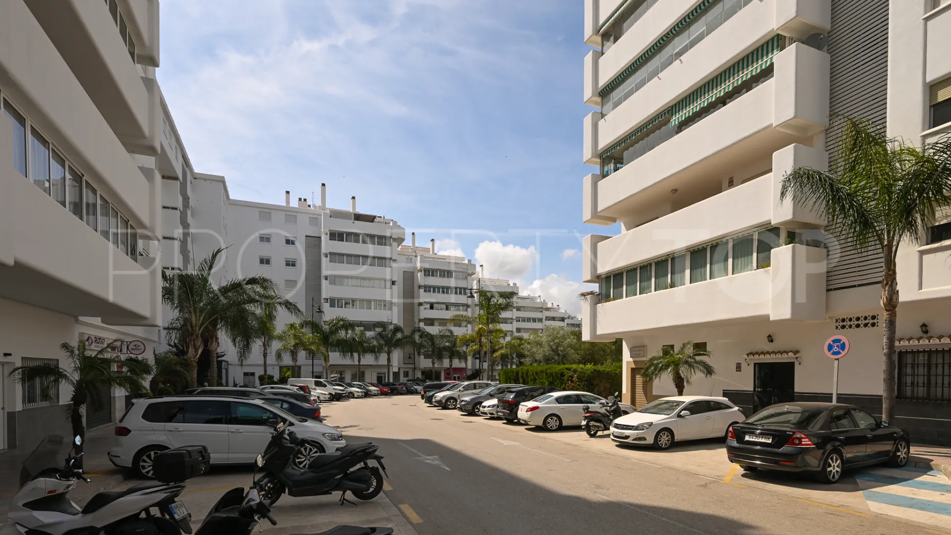 For sale Fuengirola 4 bedrooms apartment