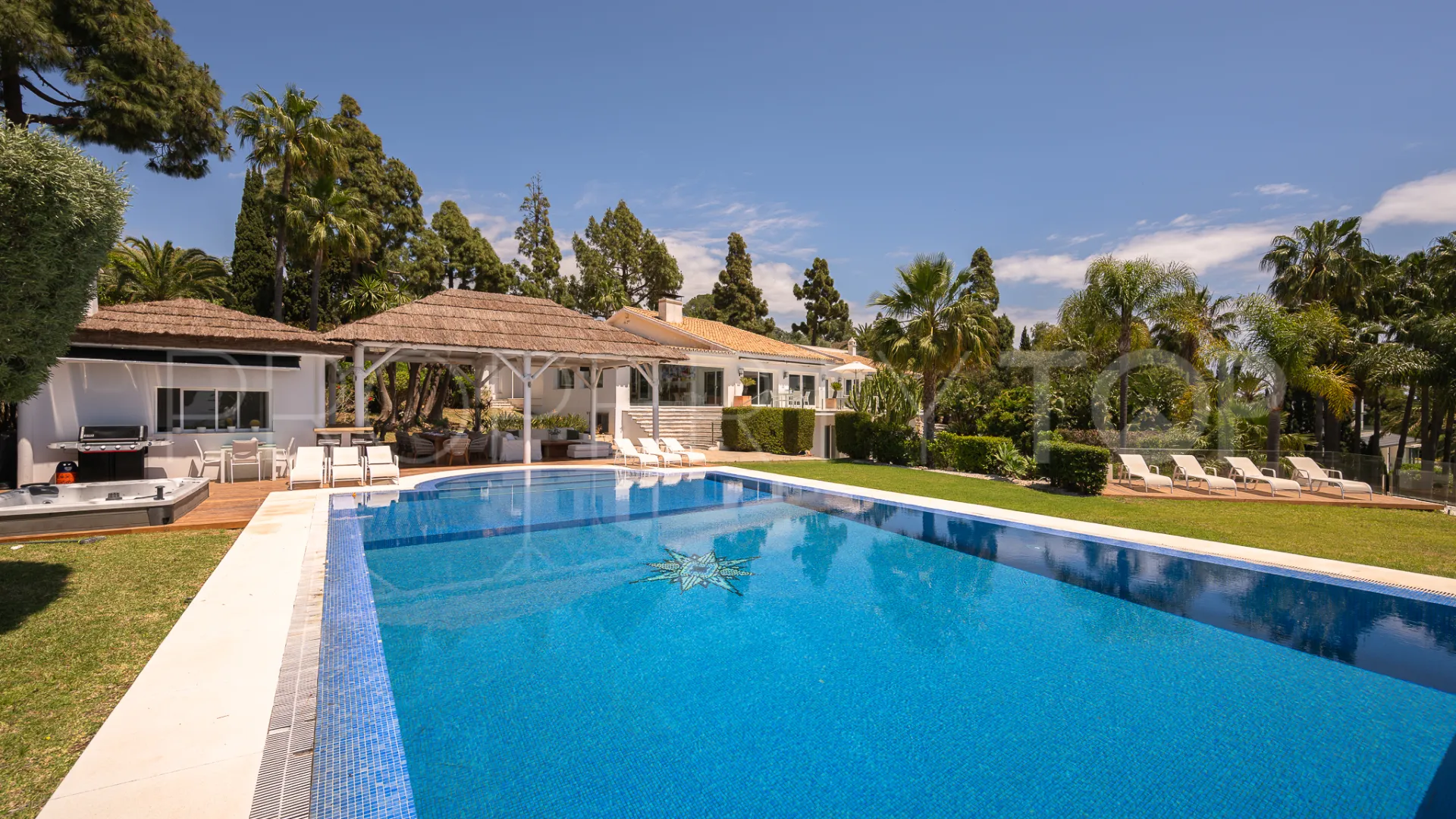 Buy Hacienda las Chapas 7 bedrooms villa