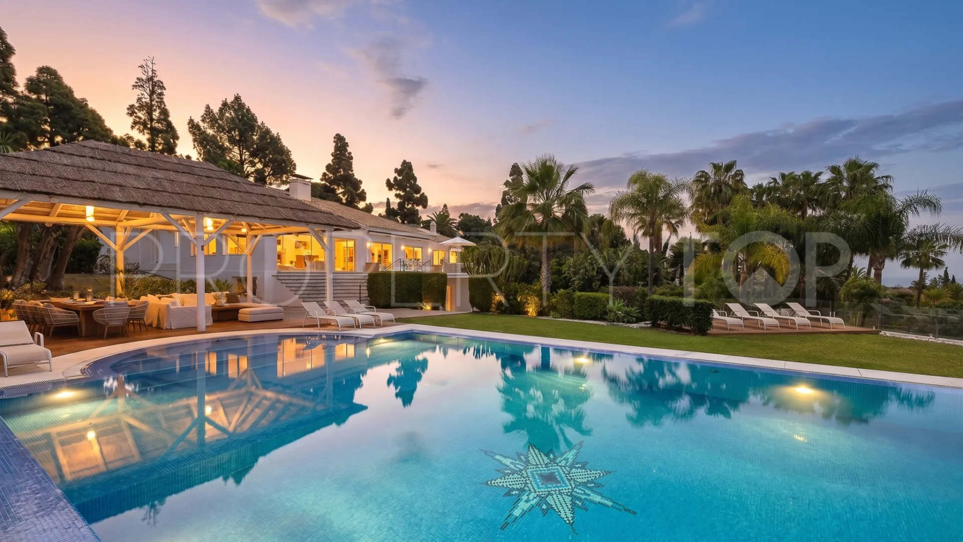 Buy Hacienda las Chapas 7 bedrooms villa