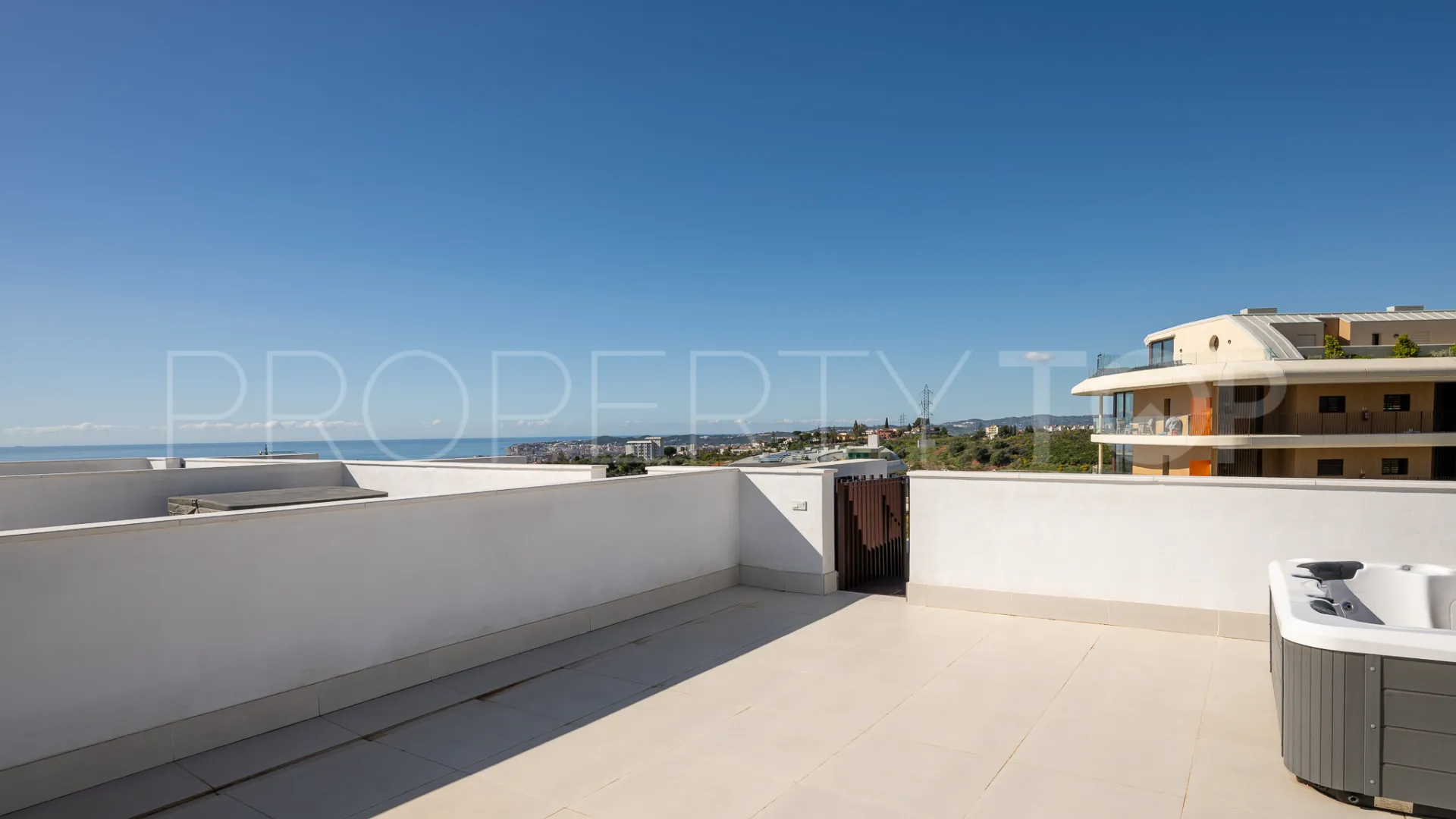 Penthouse for sale in El Higueron with 3 bedrooms