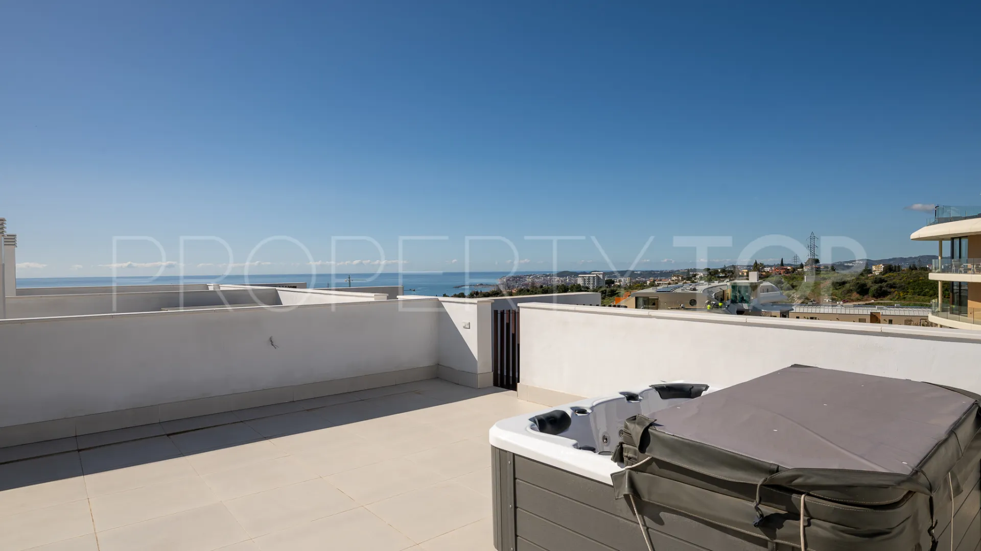 Penthouse for sale in El Higueron with 3 bedrooms