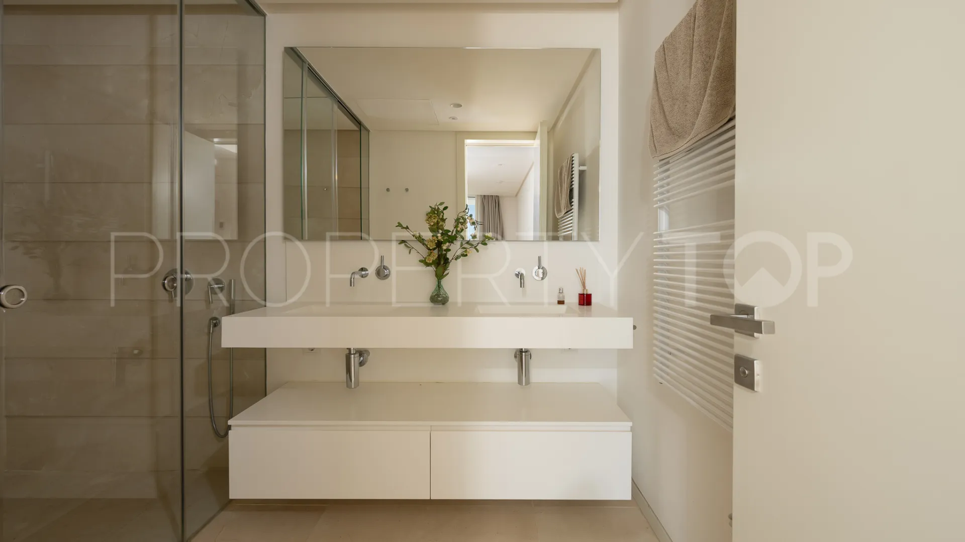 Duplex penthouse with 3 bedrooms for sale in Marbella City