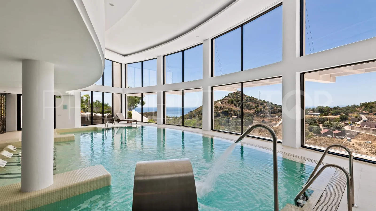 Duplex penthouse with 3 bedrooms for sale in Marbella City