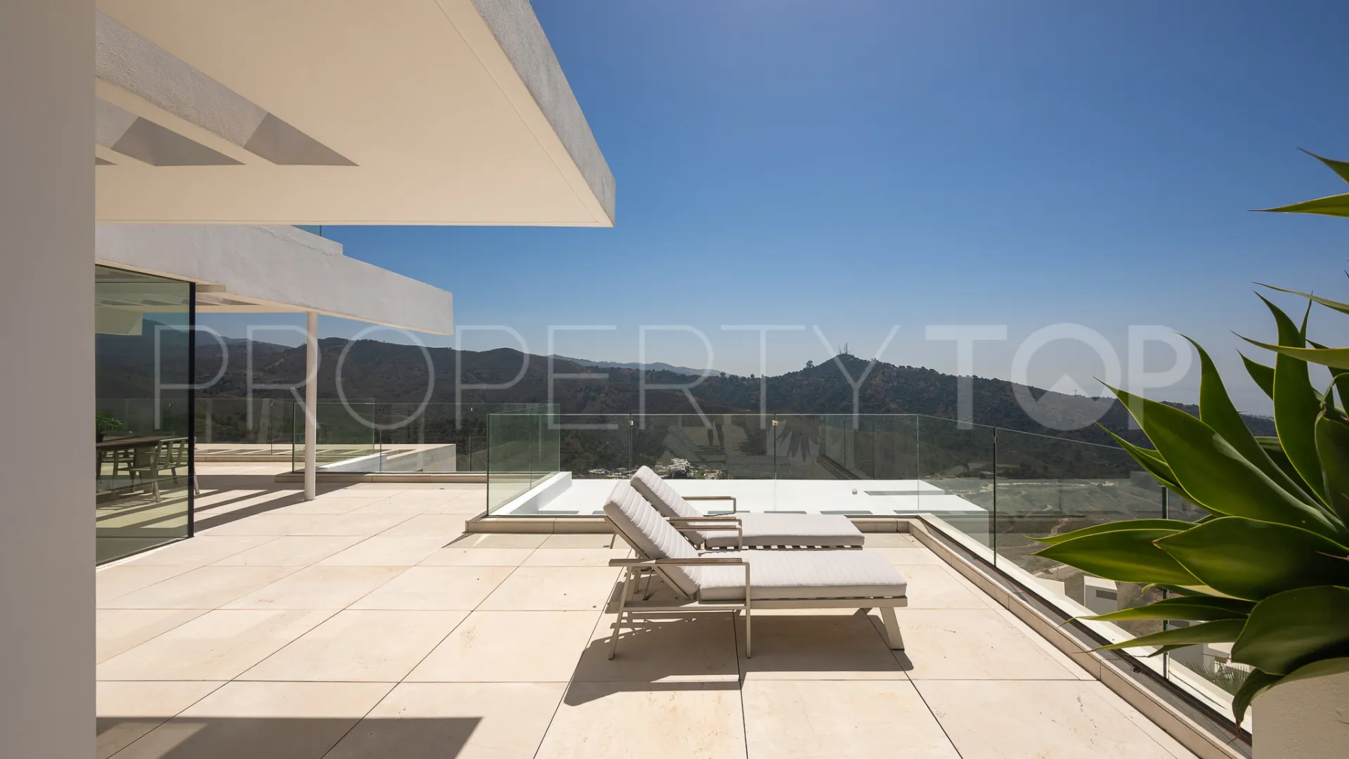 Duplex penthouse with 3 bedrooms for sale in Marbella City