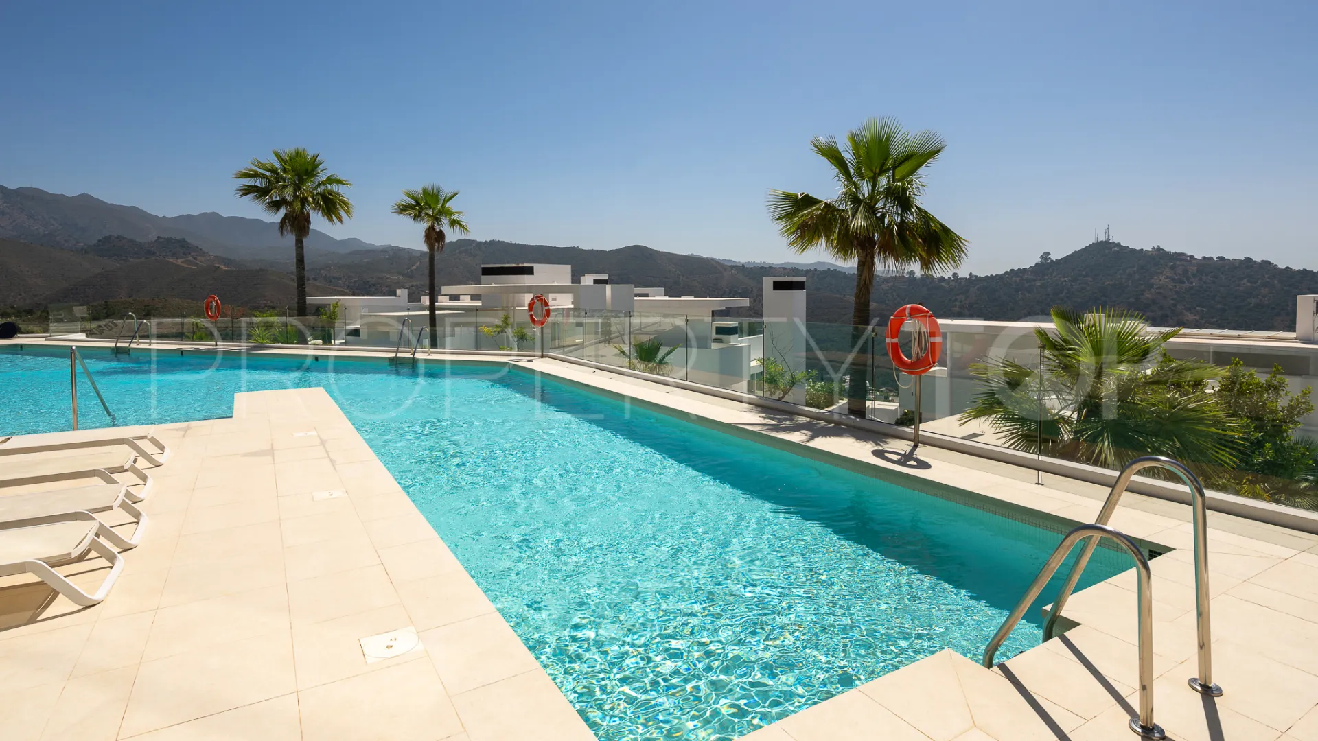 Duplex penthouse with 3 bedrooms for sale in Marbella City