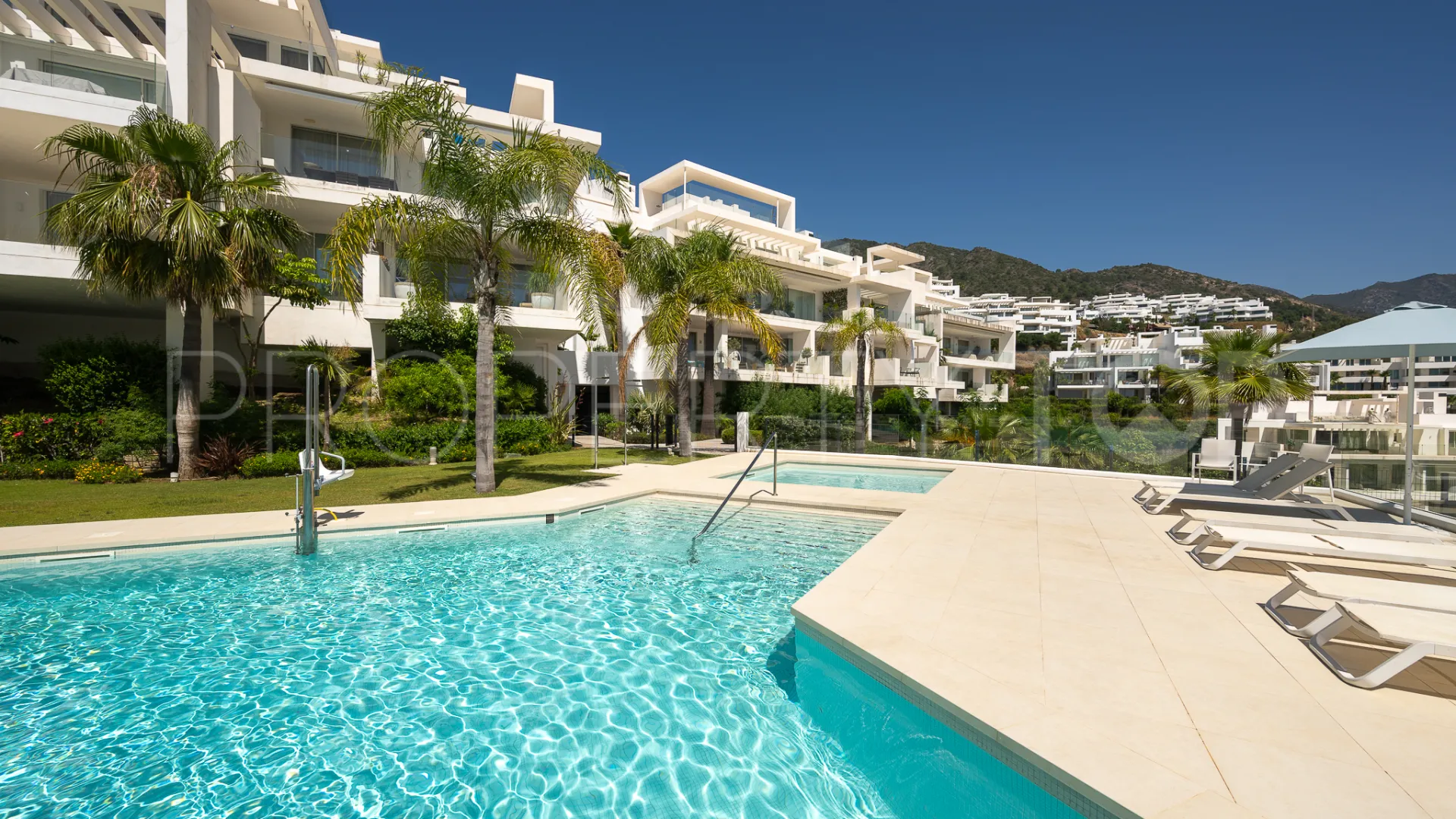 Duplex penthouse with 3 bedrooms for sale in Marbella City