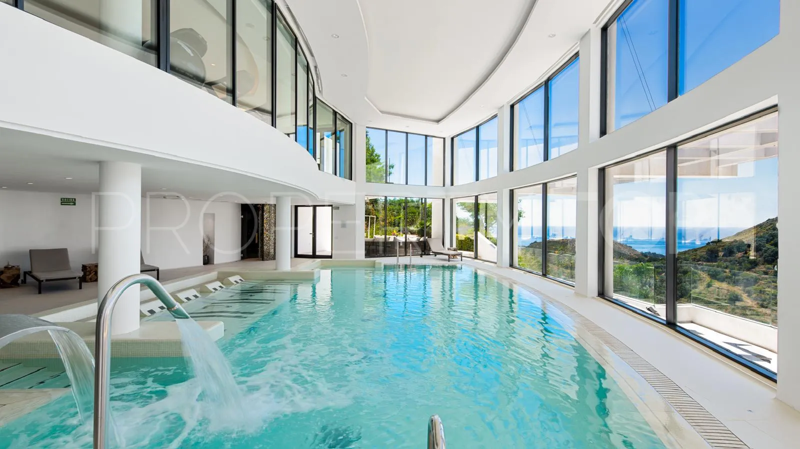 Duplex penthouse with 3 bedrooms for sale in Marbella City