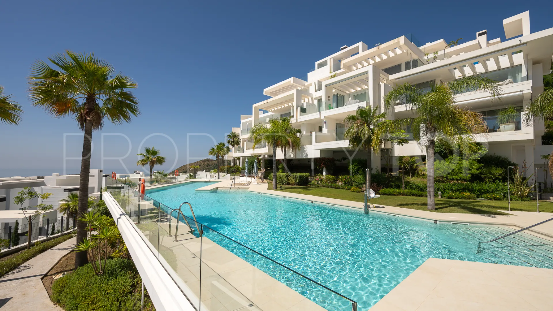 Duplex penthouse with 3 bedrooms for sale in Marbella City