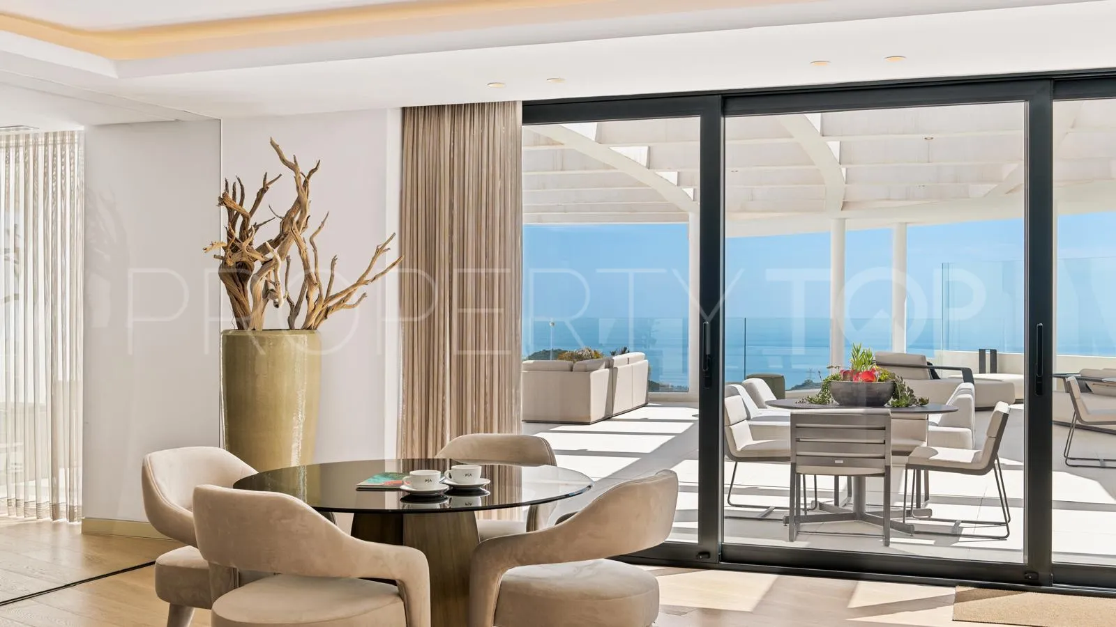 Duplex penthouse with 3 bedrooms for sale in Marbella City