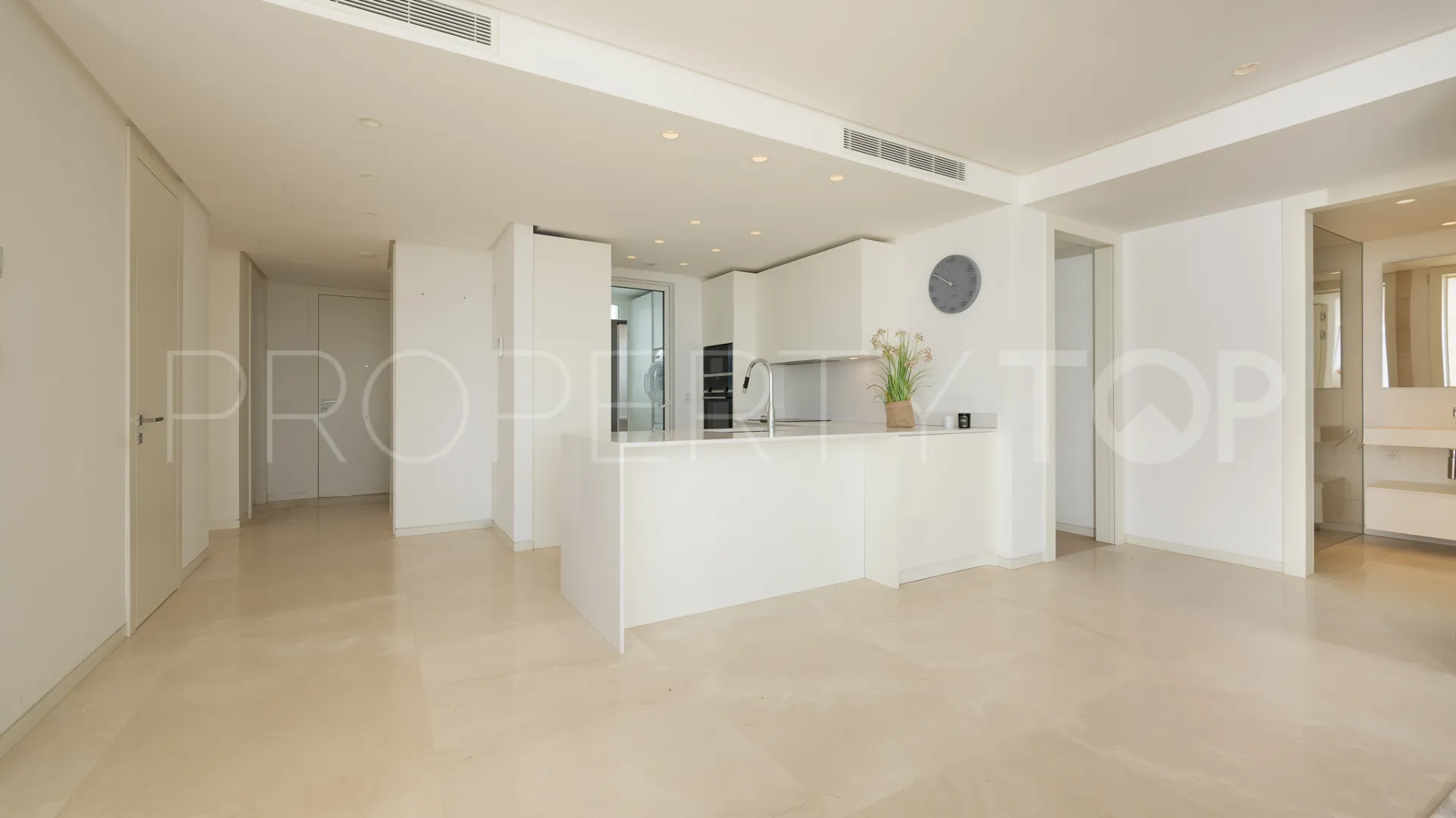 Duplex penthouse with 3 bedrooms for sale in Marbella City
