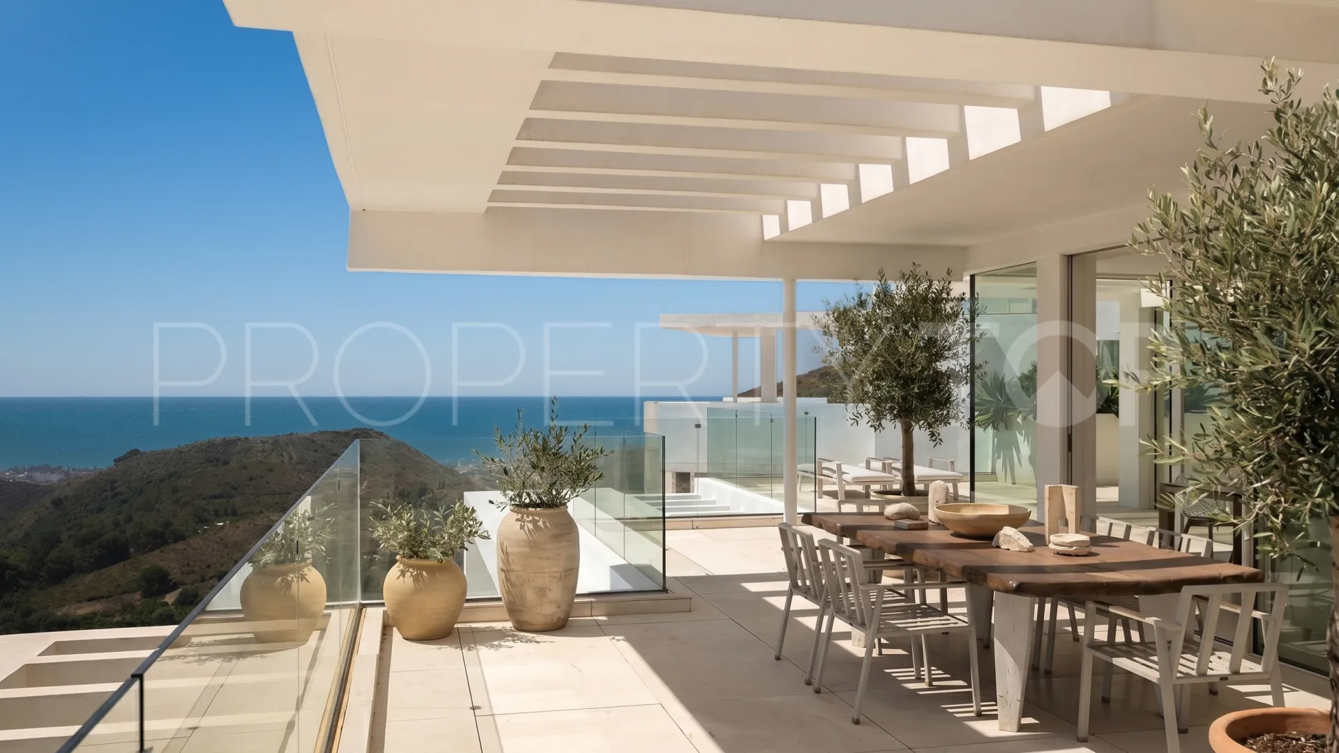 Duplex penthouse with 3 bedrooms for sale in Marbella City
