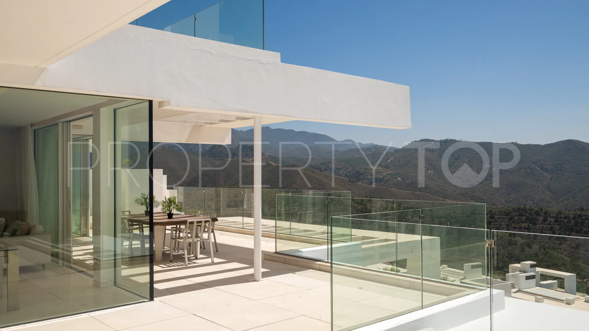 Duplex penthouse with 3 bedrooms for sale in Marbella City