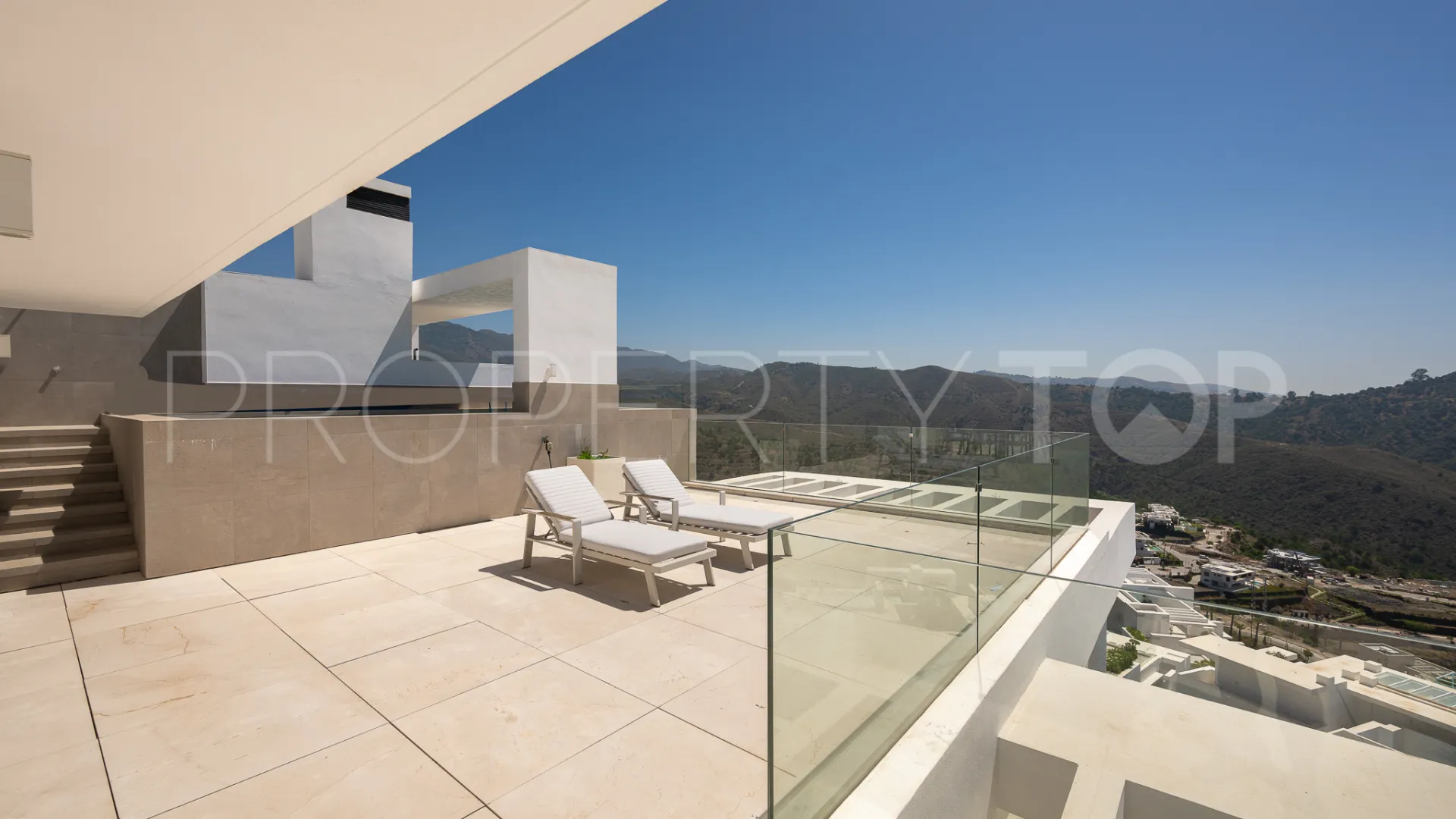 Duplex penthouse with 3 bedrooms for sale in Marbella City