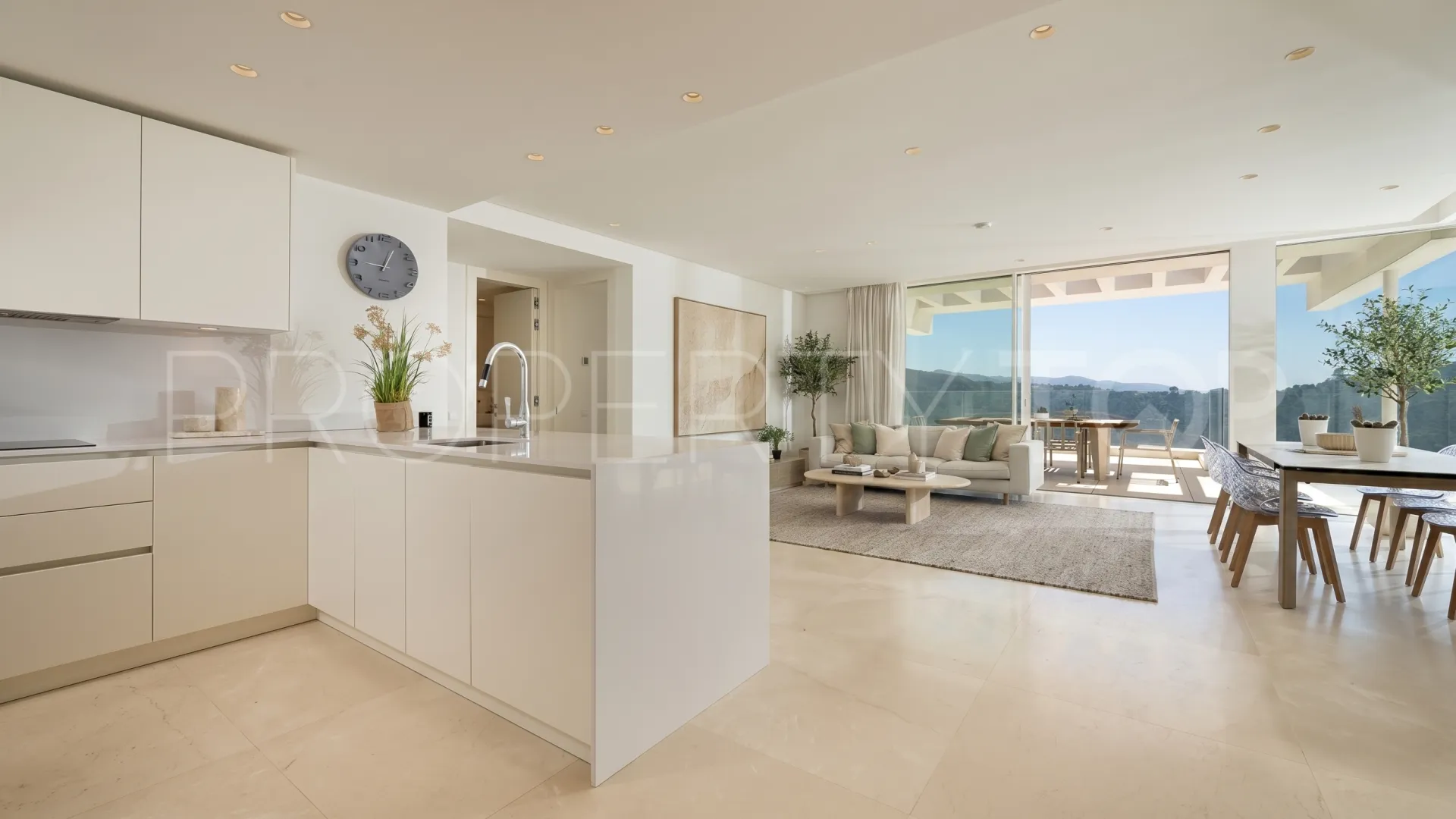 Duplex penthouse with 3 bedrooms for sale in Marbella City