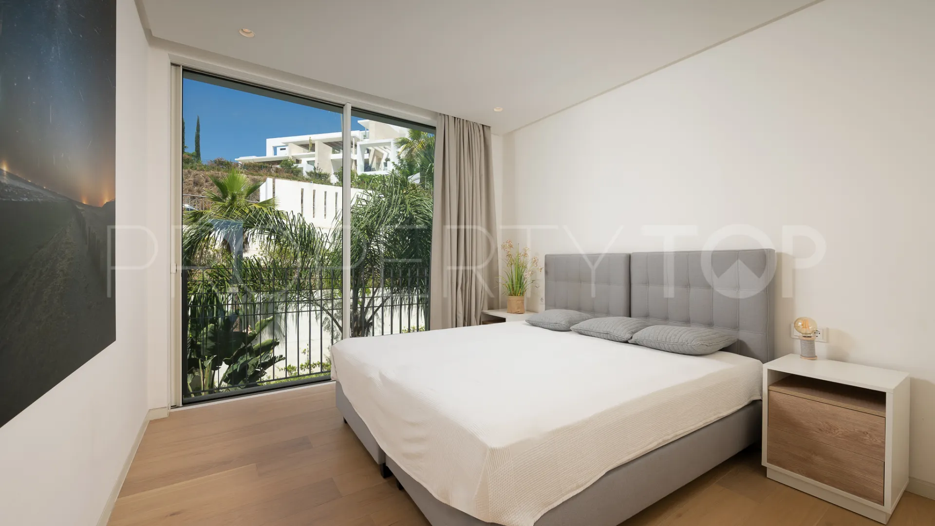 Duplex penthouse with 3 bedrooms for sale in Marbella City