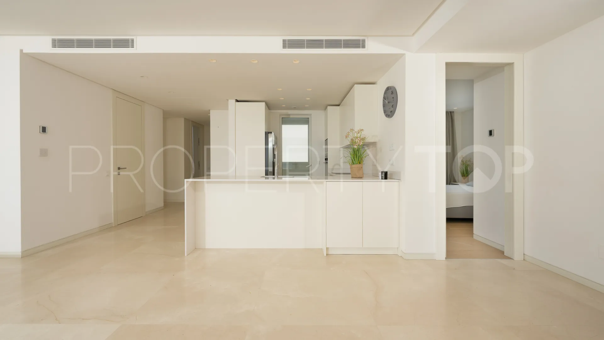 Duplex penthouse with 3 bedrooms for sale in Marbella City