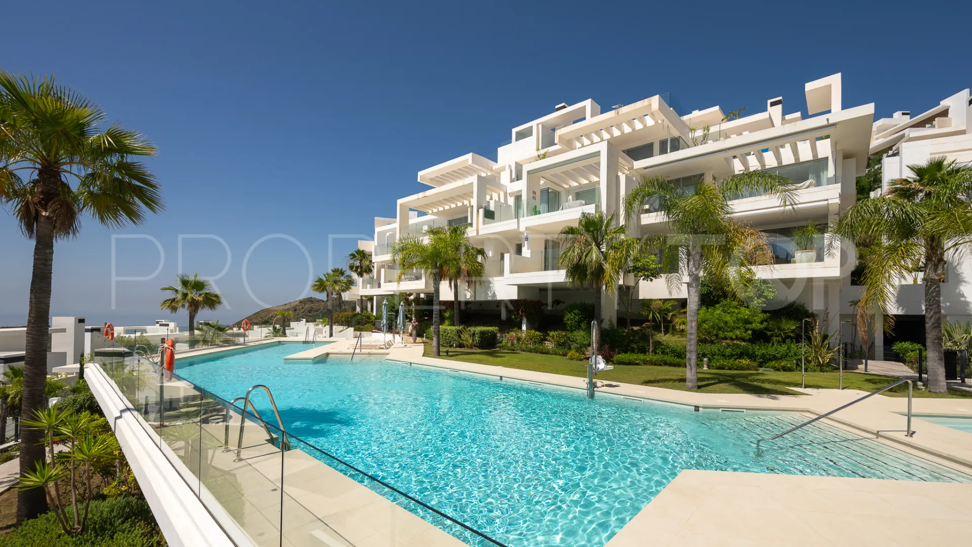 Duplex penthouse with 3 bedrooms for sale in Marbella City