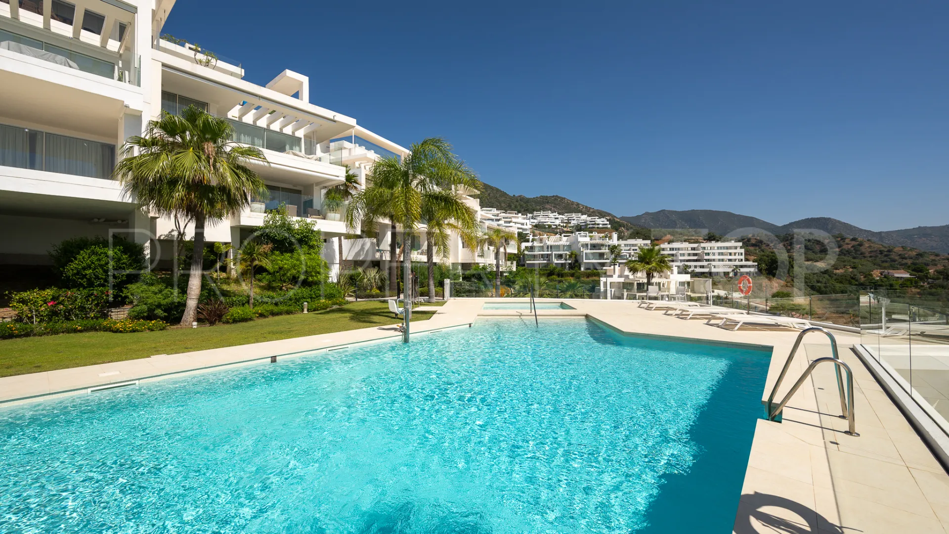 Duplex penthouse with 3 bedrooms for sale in Marbella City