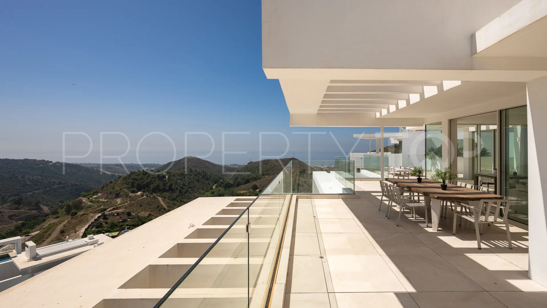 Duplex penthouse with 3 bedrooms for sale in Marbella City