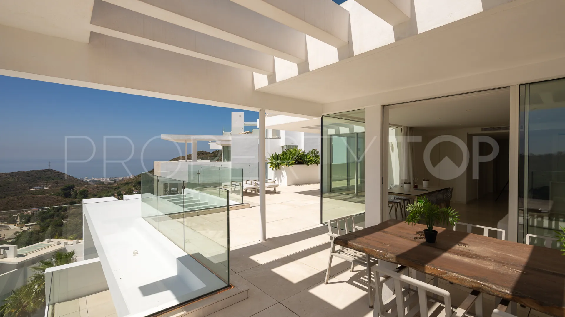 Duplex penthouse with 3 bedrooms for sale in Marbella City