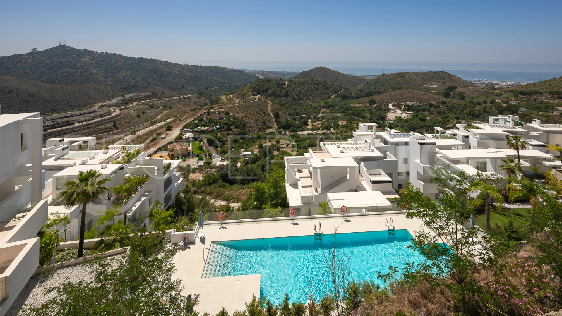 Duplex penthouse with 3 bedrooms for sale in Marbella City