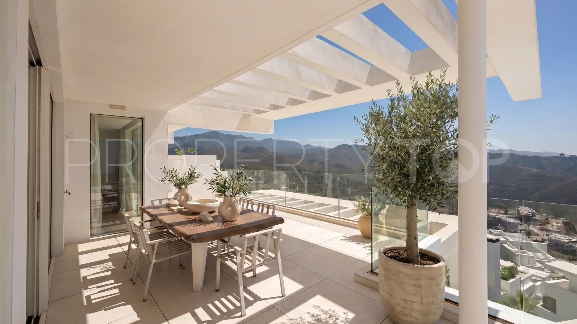 Duplex penthouse with 3 bedrooms for sale in Marbella City