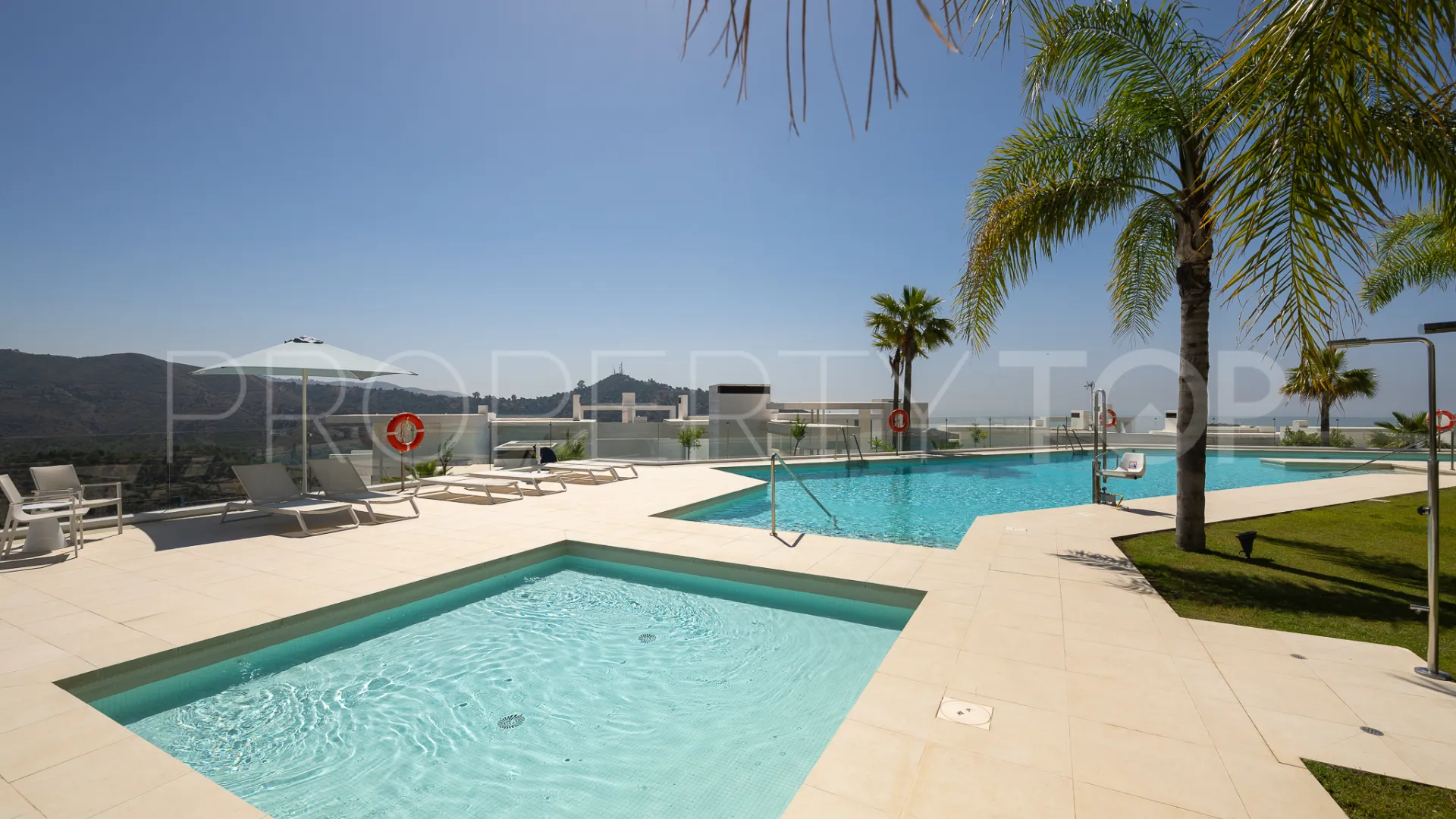 Duplex penthouse with 3 bedrooms for sale in Marbella City
