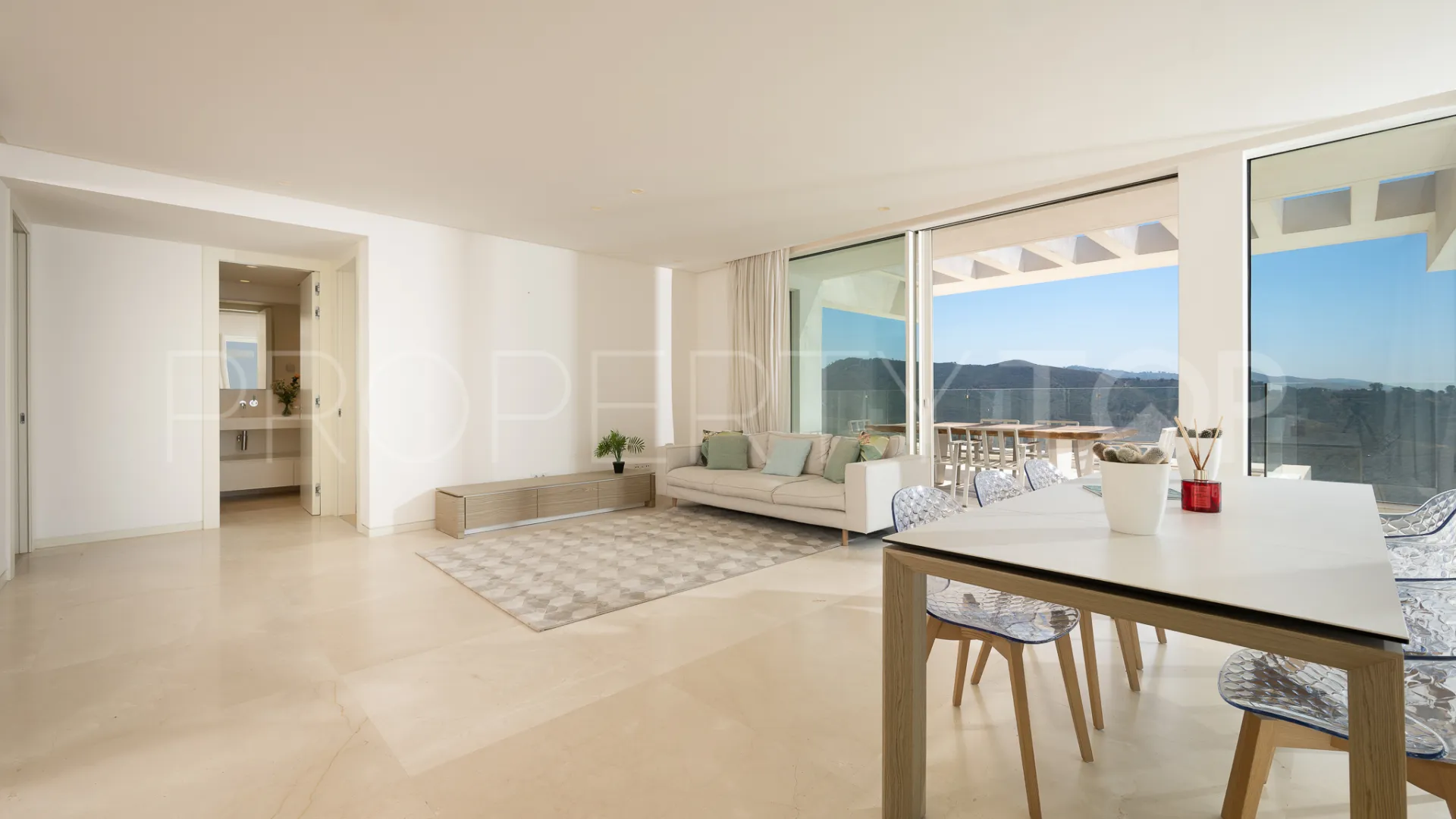 Duplex penthouse with 3 bedrooms for sale in Marbella City