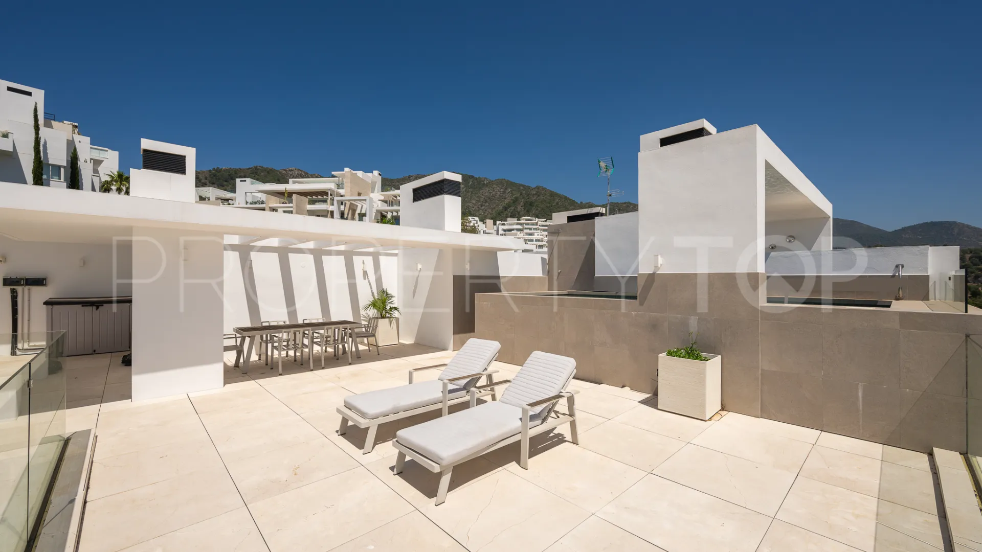 Duplex penthouse with 3 bedrooms for sale in Marbella City