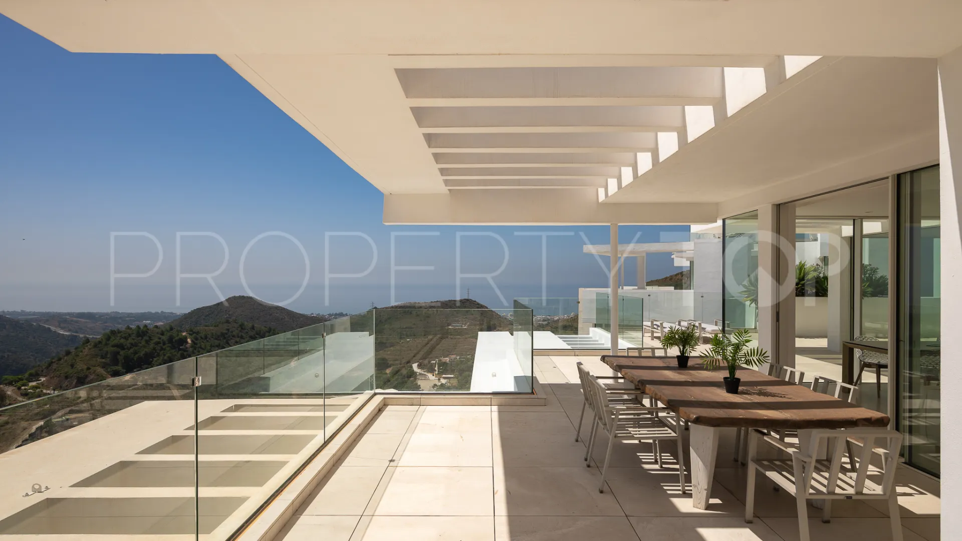 Duplex penthouse with 3 bedrooms for sale in Marbella City